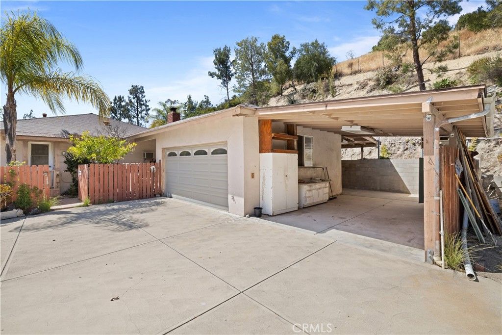 Image 7 of property listing at 11246 Denivelle, Tujunga, CA 91042