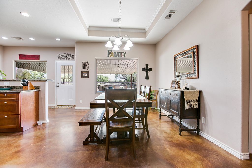 Image 10 of property listing at 1487 Stone Meadow Lane, San Angelo, TX 76904