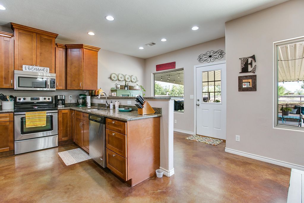 Image 11 of property listing at 1487 Stone Meadow Lane, San Angelo, TX 76904