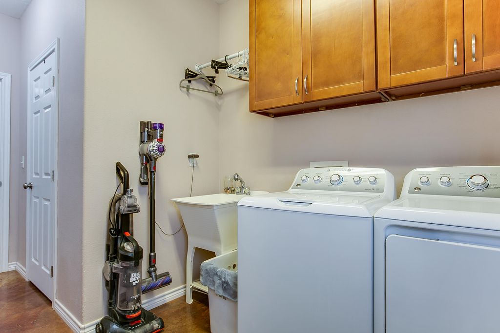 Image 13 of property listing at 1487 Stone Meadow Lane, San Angelo, TX 76904