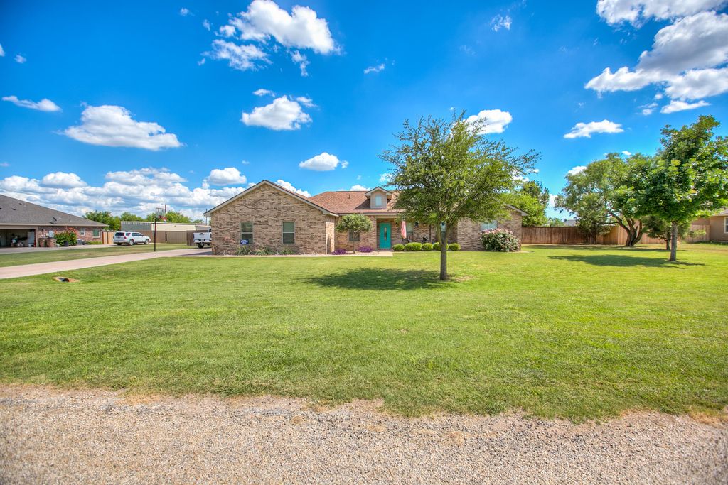 Image 3 of property listing at 1487 Stone Meadow Lane, San Angelo, TX 76904
