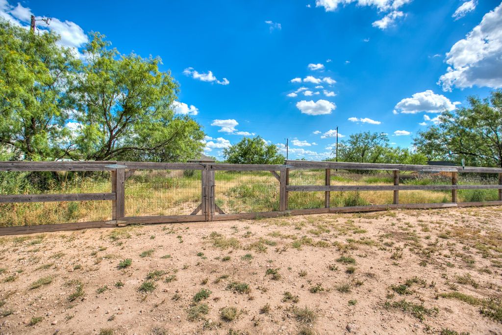 Image 30 of property listing at 1487 Stone Meadow Lane, San Angelo, TX 76904