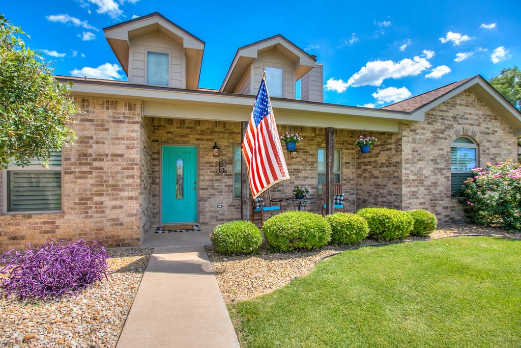 Image 4 of property listing at 1487 Stone Meadow Lane, San Angelo, TX 76904
