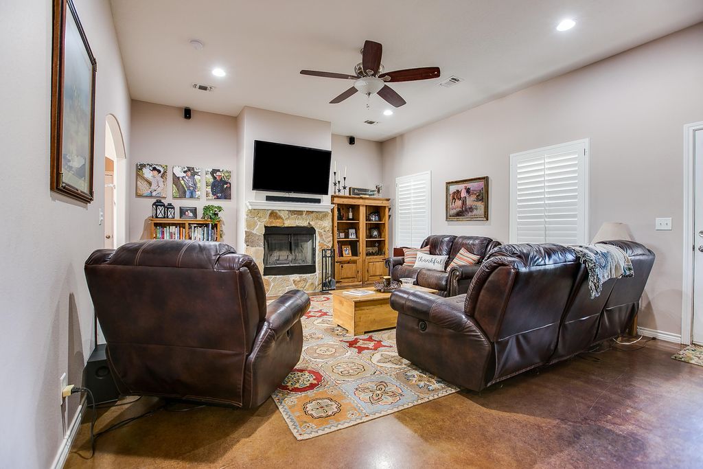 Image 7 of property listing at 1487 Stone Meadow Lane, San Angelo, TX 76904