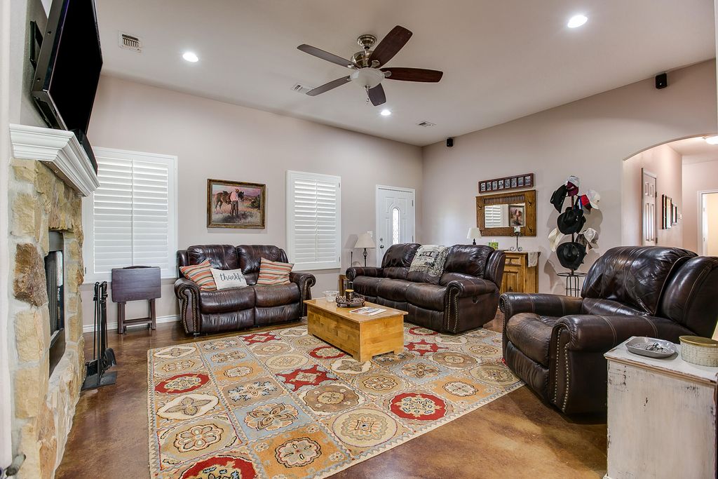 Image 8 of property listing at 1487 Stone Meadow Lane, San Angelo, TX 76904