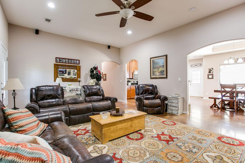 Image 9 of property listing at 1487 Stone Meadow Lane, San Angelo, TX 76904