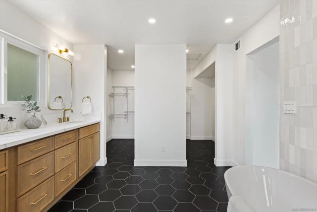 7931 Deerfield St, San Diego, CA 92120