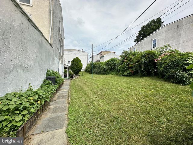 244 HERMITAGE ST, Philadelphia, PA 19127