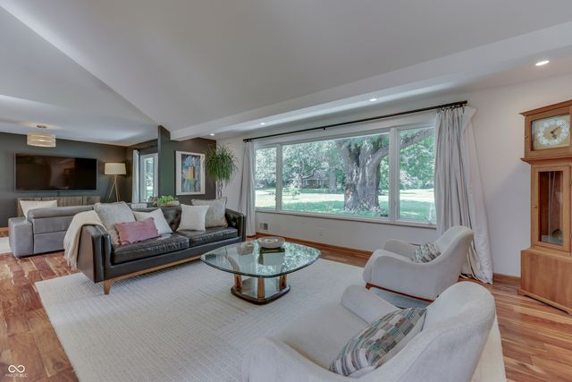 39 Highland Manor Court N, Indianapolis, IN 46228