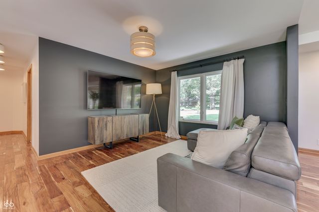 39 Highland Manor Court N, Indianapolis, IN 46228