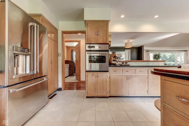 39 Highland Manor Court N, Indianapolis, IN 46228