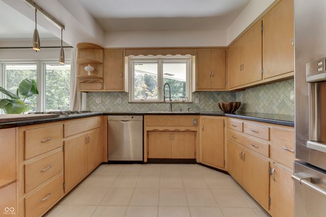 39 Highland Manor Court N, Indianapolis, IN 46228