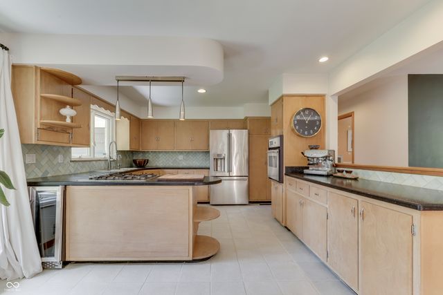 39 Highland Manor Court N, Indianapolis, IN 46228