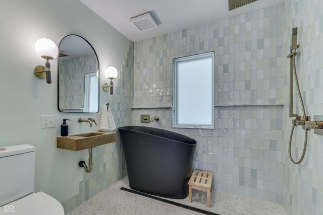 39 Highland Manor Court N, Indianapolis, IN 46228