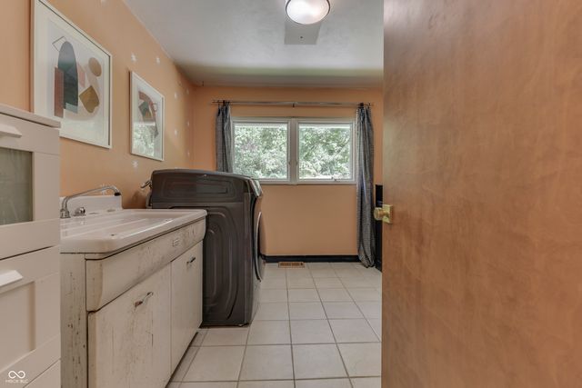 39 Highland Manor Court N, Indianapolis, IN 46228