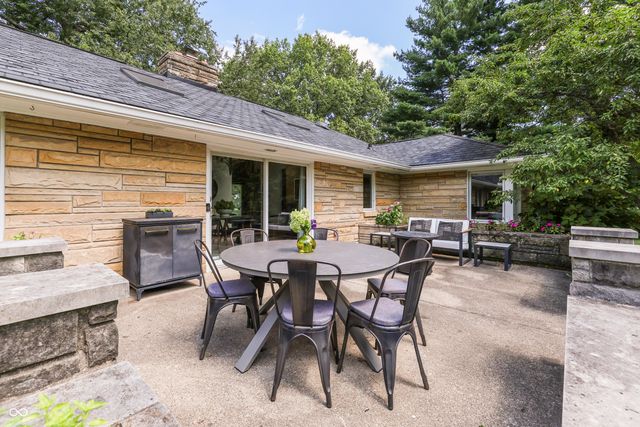 39 Highland Manor Court N, Indianapolis, IN 46228