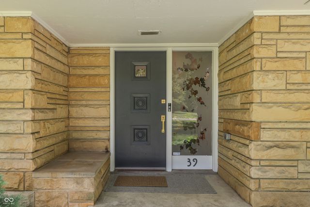 39 Highland Manor Court N, Indianapolis, IN 46228