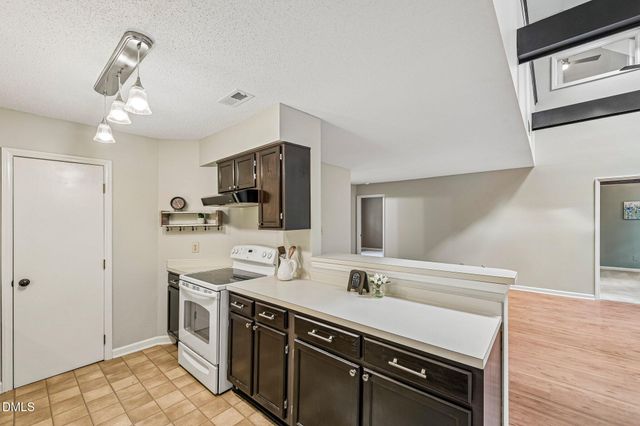 411 Gooseneck B5, Cary, NC 27513
