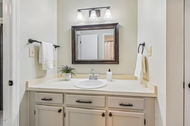 411 Gooseneck B5, Cary, NC 27513