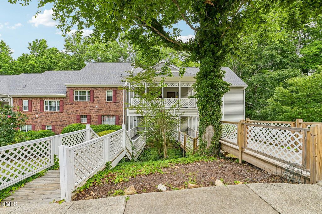 411 Gooseneck B5, Cary, NC 27513