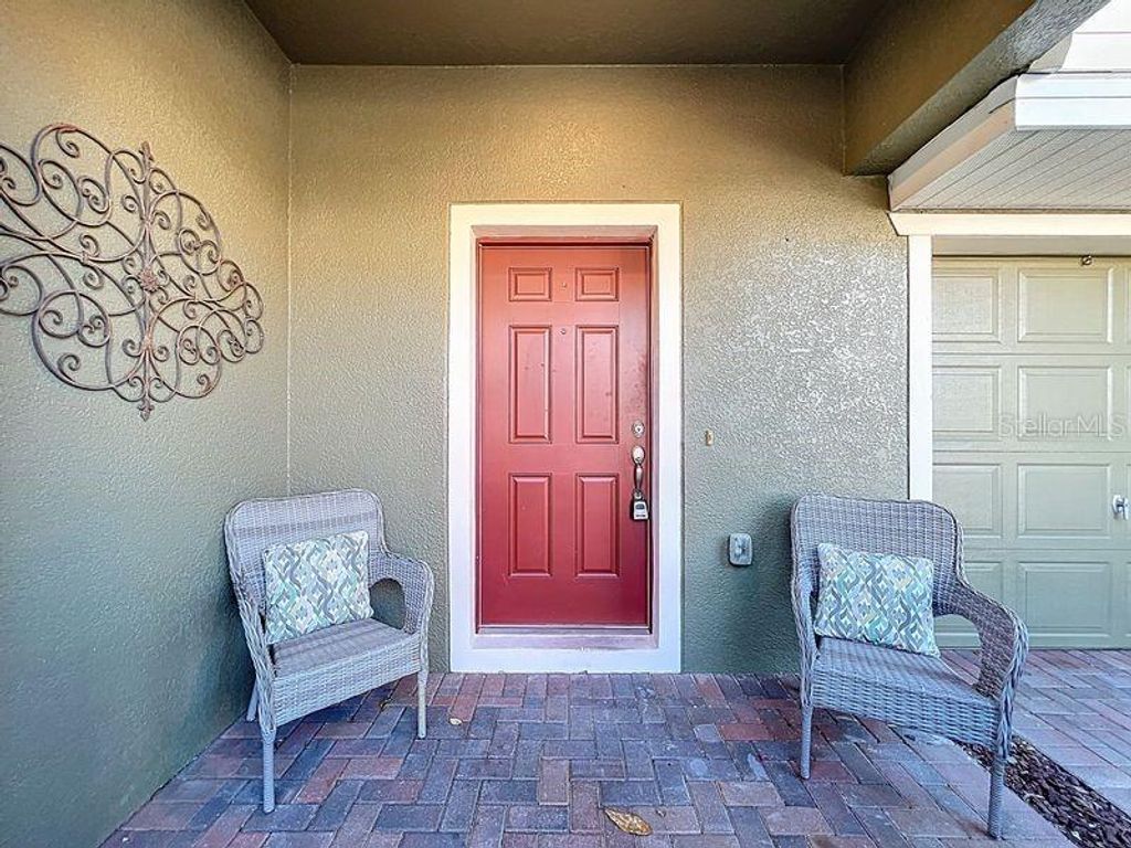 Image 2 of property listing at 3825 BLACK SPRUCE LANE, Winter Springs, FL 32708