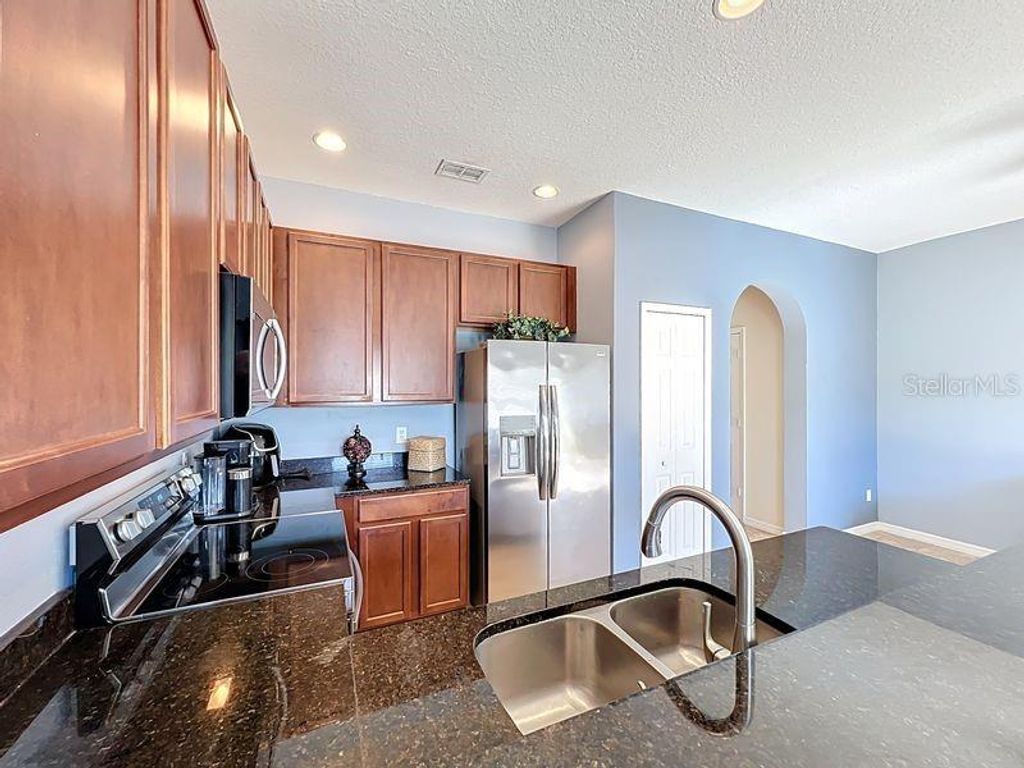 Image 12 of property listing at 3825 BLACK SPRUCE LANE, Winter Springs, FL 32708