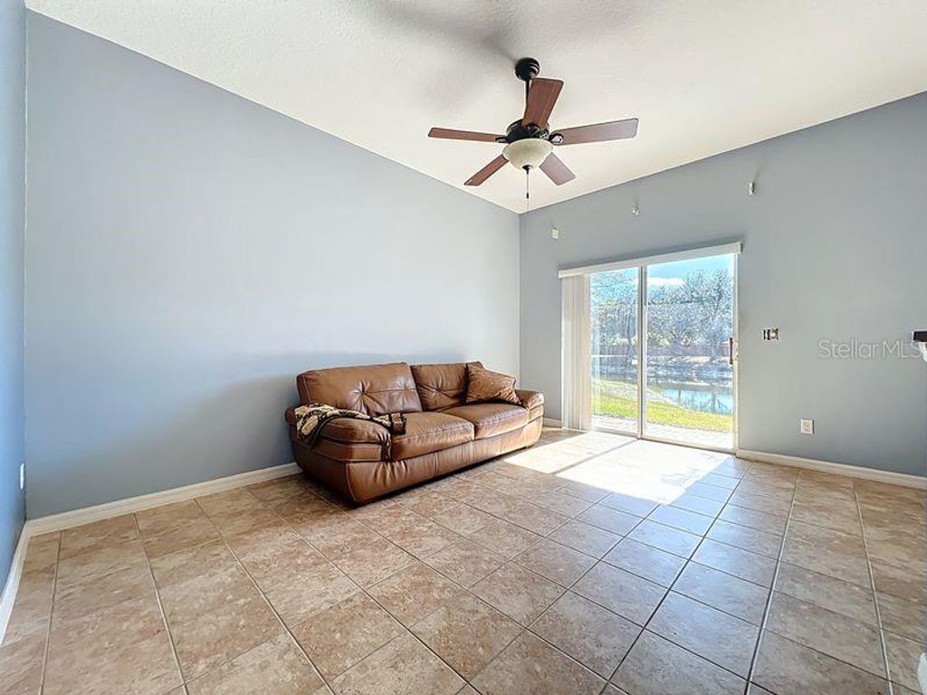 Image 16 of property listing at 3825 BLACK SPRUCE LANE, Winter Springs, FL 32708