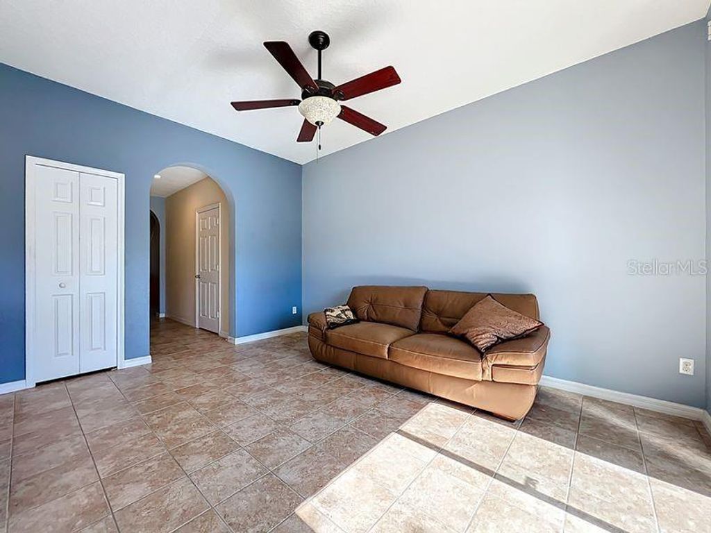 Image 18 of property listing at 3825 BLACK SPRUCE LANE, Winter Springs, FL 32708