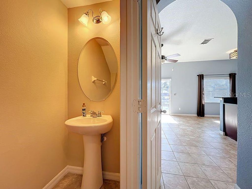 Image 19 of property listing at 3825 BLACK SPRUCE LANE, Winter Springs, FL 32708