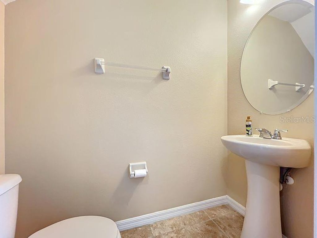 Image 20 of property listing at 3825 BLACK SPRUCE LANE, Winter Springs, FL 32708