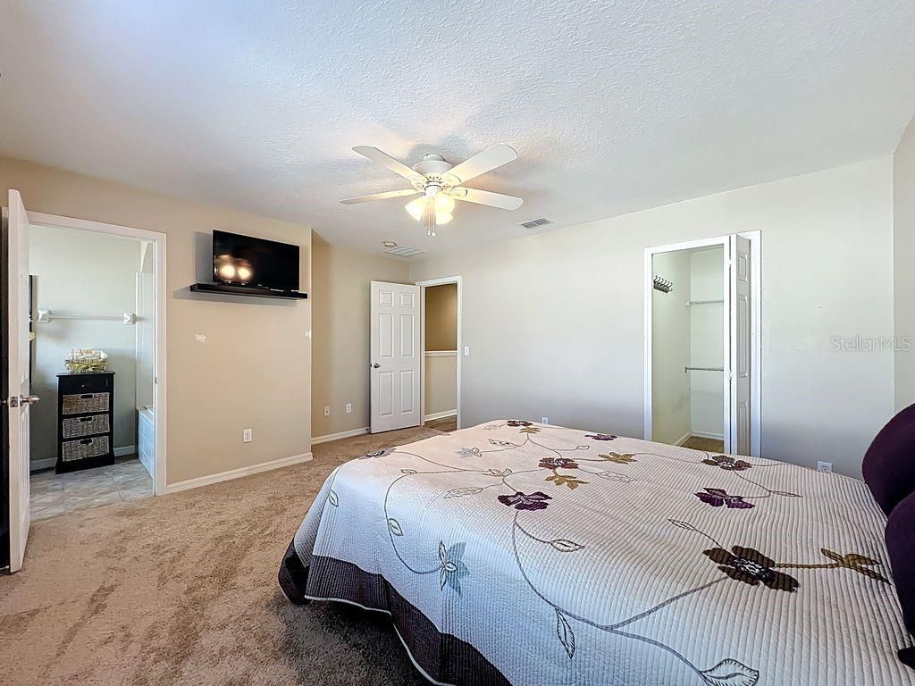 Image 25 of property listing at 3825 BLACK SPRUCE LANE, Winter Springs, FL 32708