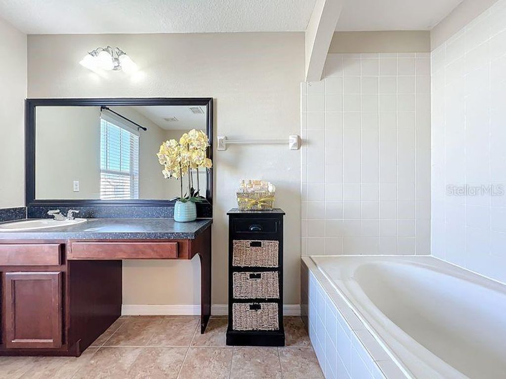 Image 26 of property listing at 3825 BLACK SPRUCE LANE, Winter Springs, FL 32708