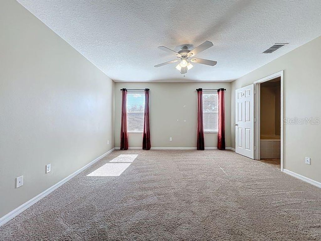 Image 33 of property listing at 3825 BLACK SPRUCE LANE, Winter Springs, FL 32708