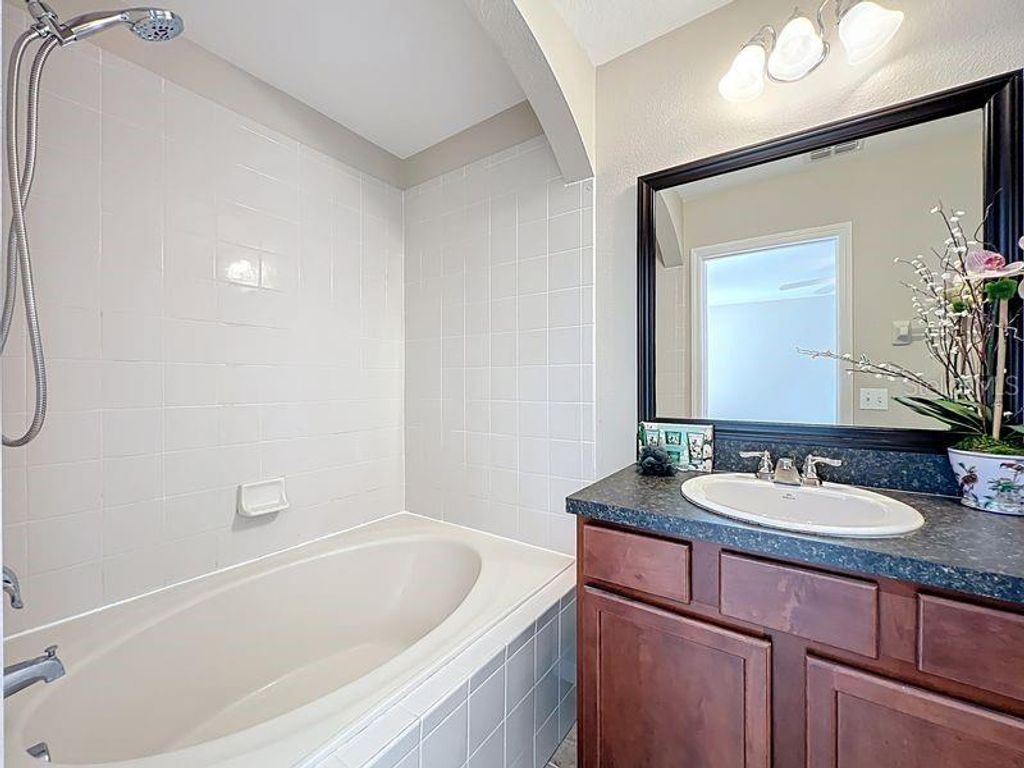 Image 36 of property listing at 3825 BLACK SPRUCE LANE, Winter Springs, FL 32708