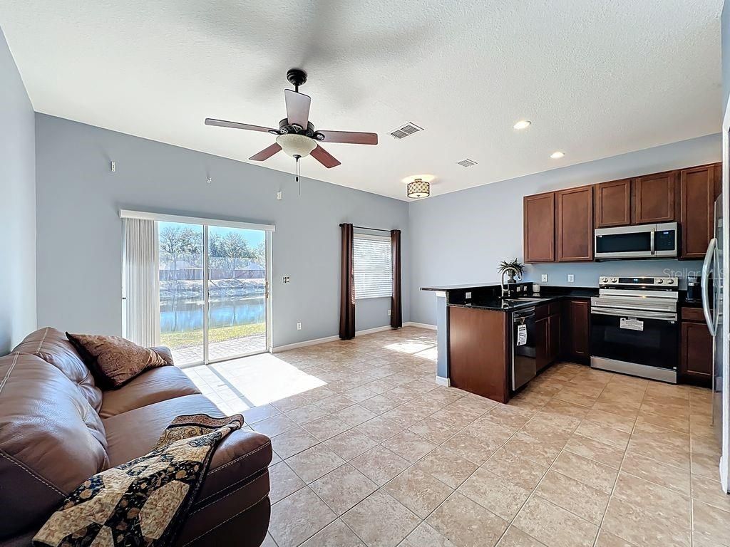 Image 6 of property listing at 3825 BLACK SPRUCE LANE, Winter Springs, FL 32708
