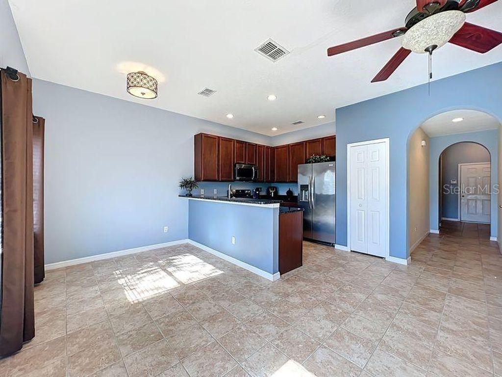 Image 8 of property listing at 3825 BLACK SPRUCE LANE, Winter Springs, FL 32708