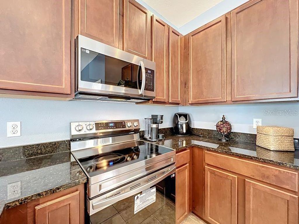 Image 10 of property listing at 3825 BLACK SPRUCE LANE, Winter Springs, FL 32708