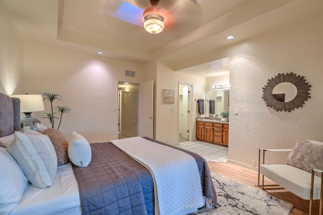 692 Lakeview Circle SE, Rio Rancho, NM 87124