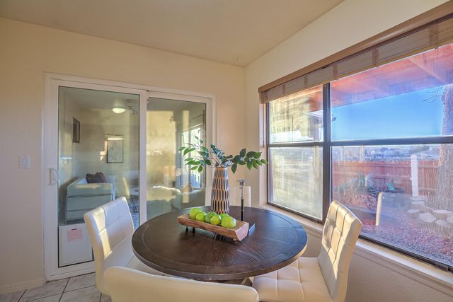 692 Lakeview Circle SE, Rio Rancho, NM 87124