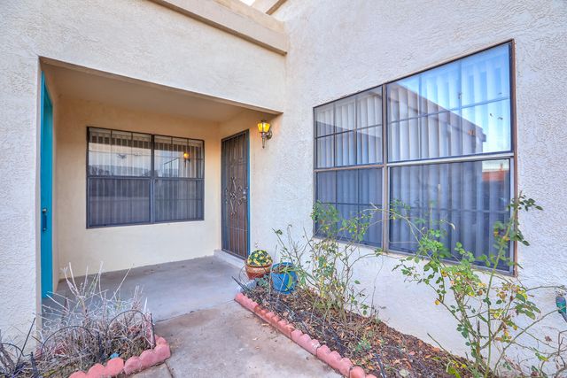 692 Lakeview Circle SE, Rio Rancho, NM 87124