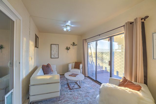 692 Lakeview Circle SE, Rio Rancho, NM 87124