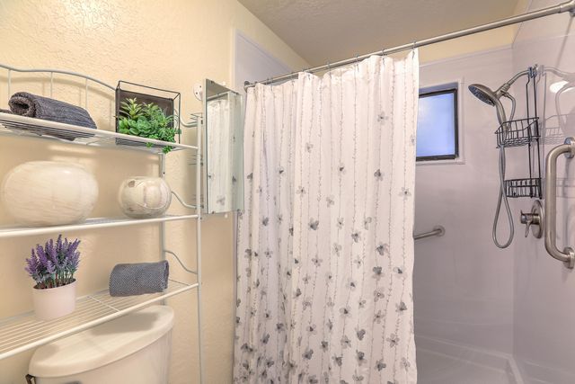 692 Lakeview Circle SE, Rio Rancho, NM 87124