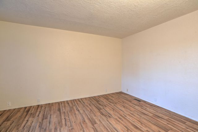 692 Lakeview Circle SE, Rio Rancho, NM 87124