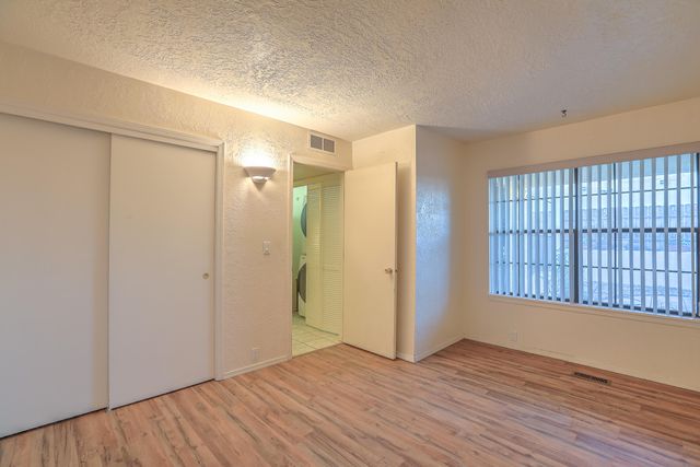 692 Lakeview Circle SE, Rio Rancho, NM 87124