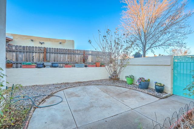 692 Lakeview Circle SE, Rio Rancho, NM 87124