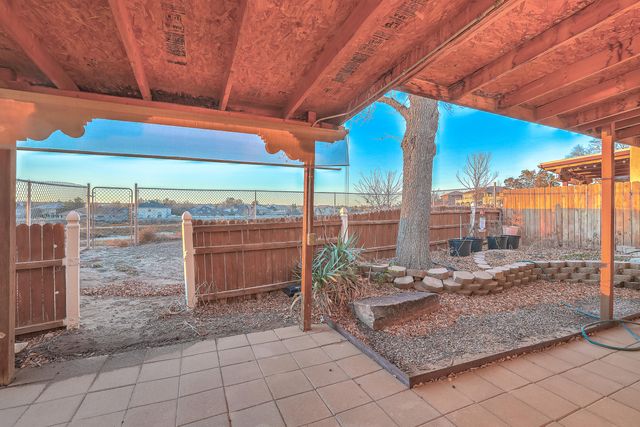 692 Lakeview Circle SE, Rio Rancho, NM 87124