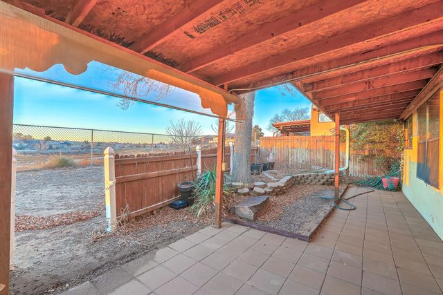 692 Lakeview Circle SE, Rio Rancho, NM 87124