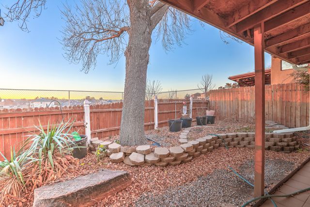 692 Lakeview Circle SE, Rio Rancho, NM 87124