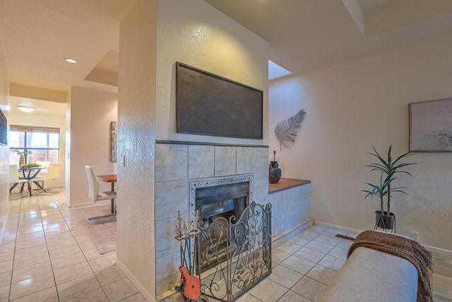 692 Lakeview Circle SE, Rio Rancho, NM 87124