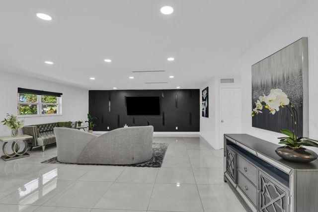 3150 Gulfstream Road, Palm Springs, FL 33461